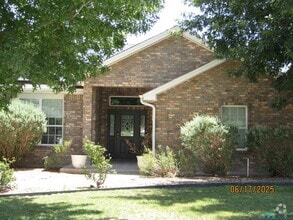 Building Photo - 1405 Lincoln Dr