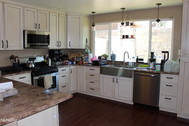 Foto del edificio - 704 Colchester Dr