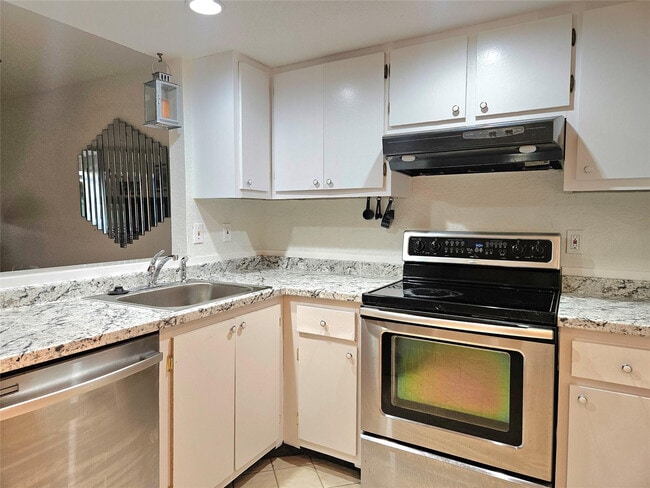 Building Photo - 1460 NW 80th Ave