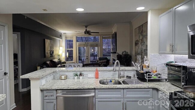 Foto del edificio - 405 W 7th St