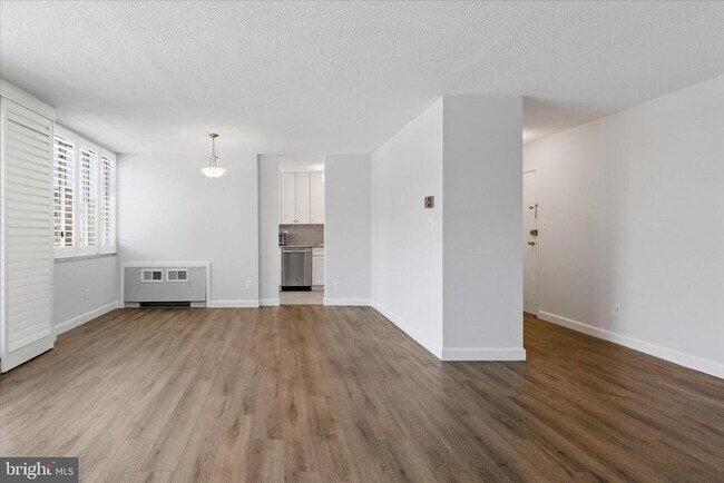 Foto del edificio - 1301 S Arlington Ridge Rd