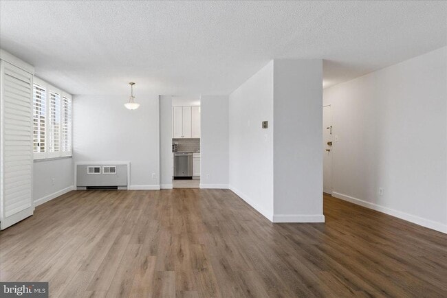 Building Photo - 1301 S Arlington Ridge Rd