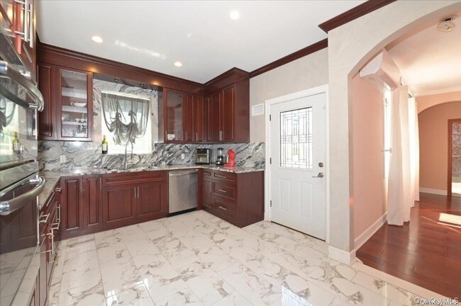 Foto del edificio - 35-19 223rd St