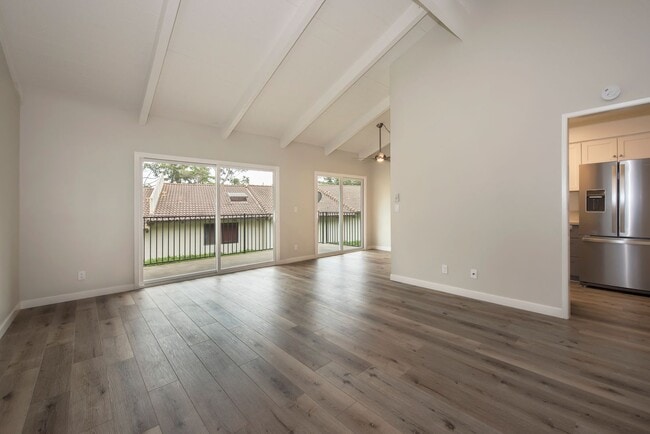 Building Photo - Completely Renovated 2 Bedroom / 1.5 Bath ...