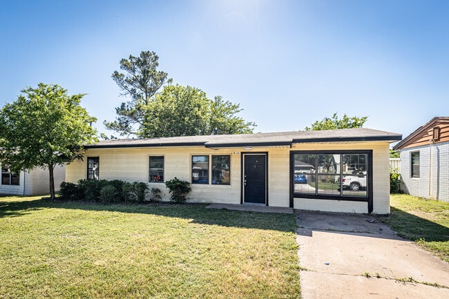 Foto del edificio - 816 NW 33rd St
