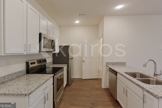 Building Photo - 202 Long Is Dr