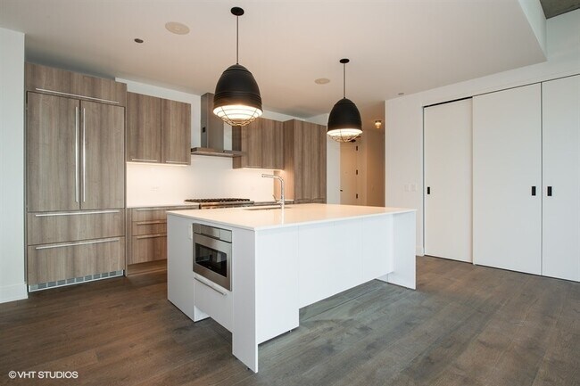 Building Photo - 111 S Peoria St