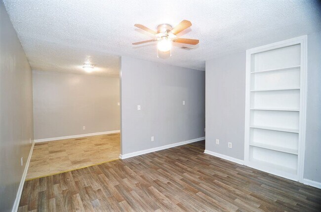 Foto del edificio - 2425 Tuxedo Dr NW