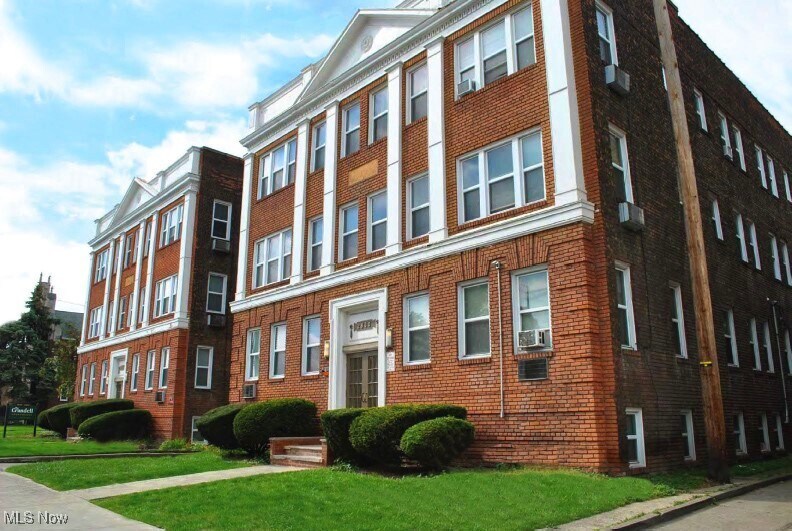 2836 E 130th St Cleveland, OH 44120 – photo 1