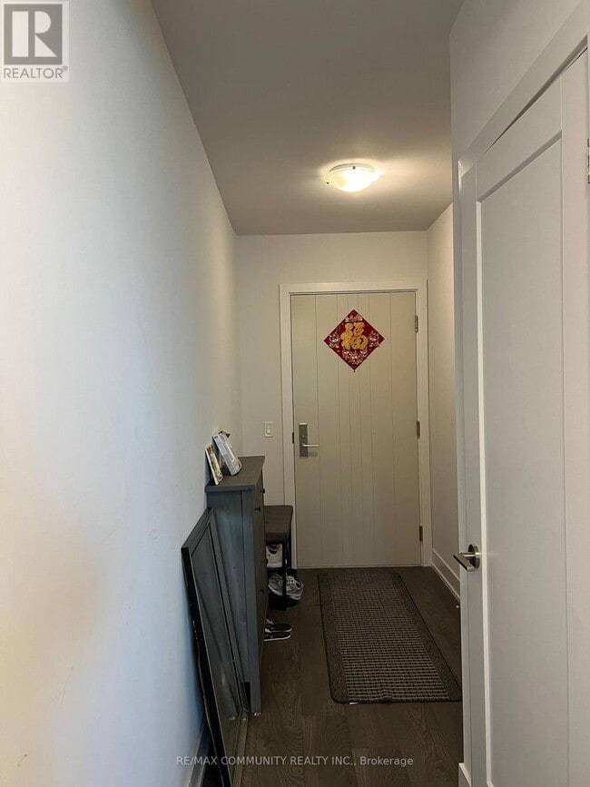 Building Photo - 2550 Simcoe St N