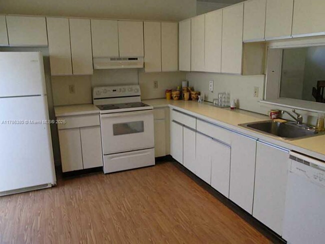 Building Photo - 2 bedroom in North miami Beach FL 33179