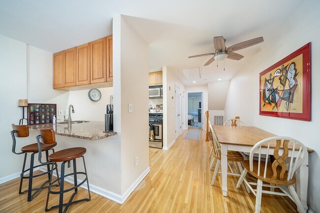 Building Photo - 456 9th St