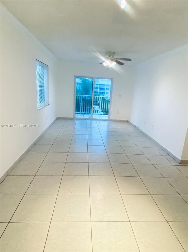 Foto del edificio - 3536 NE 168th St