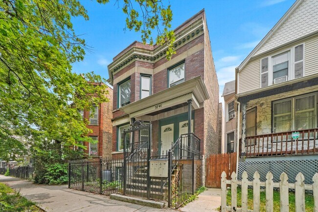 Building Photo - 3741 W Lyndale St