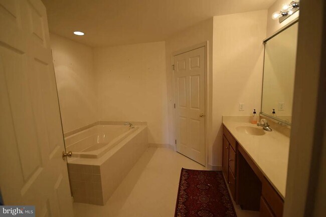 Building Photo - 175 Fringetree Dr