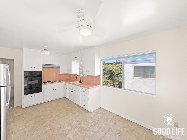 Foto del edificio - Coastal Living in Point Loma: Bay Views, Large Balcony, 2-Car Garage