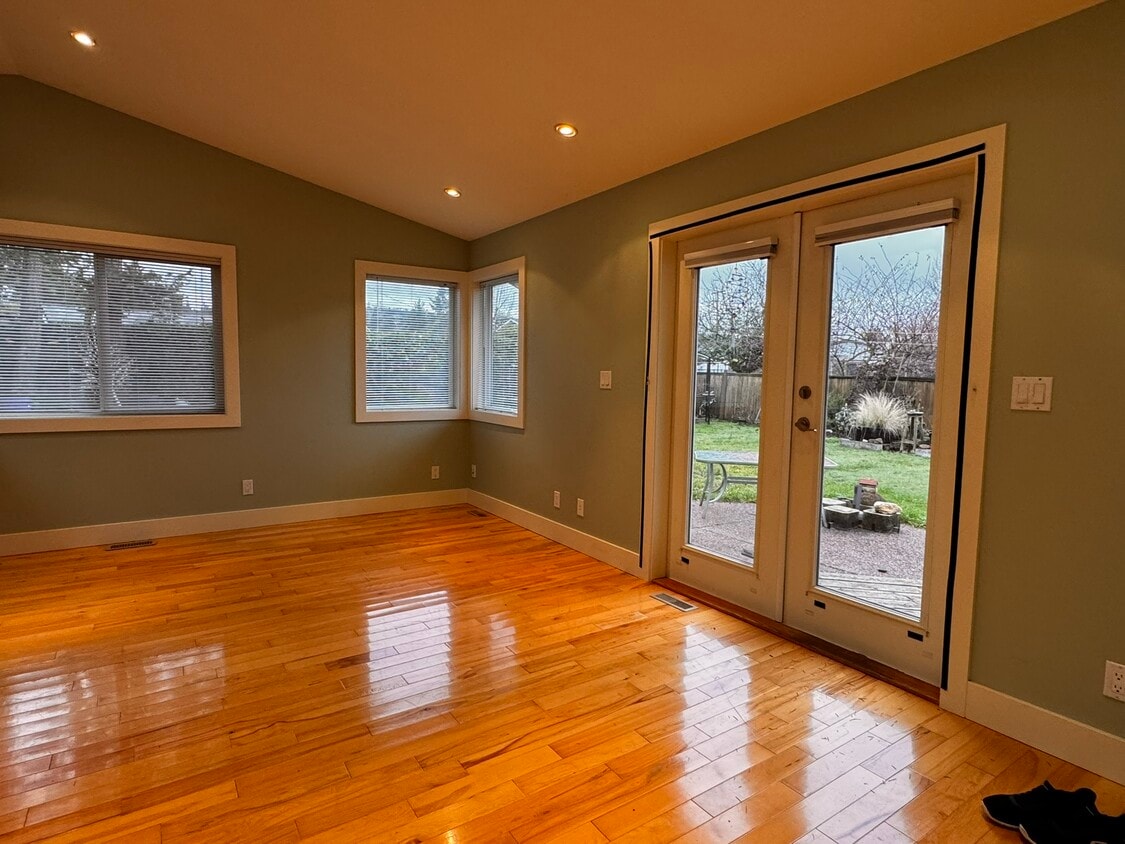 Photo principale - 146 Marks Ave