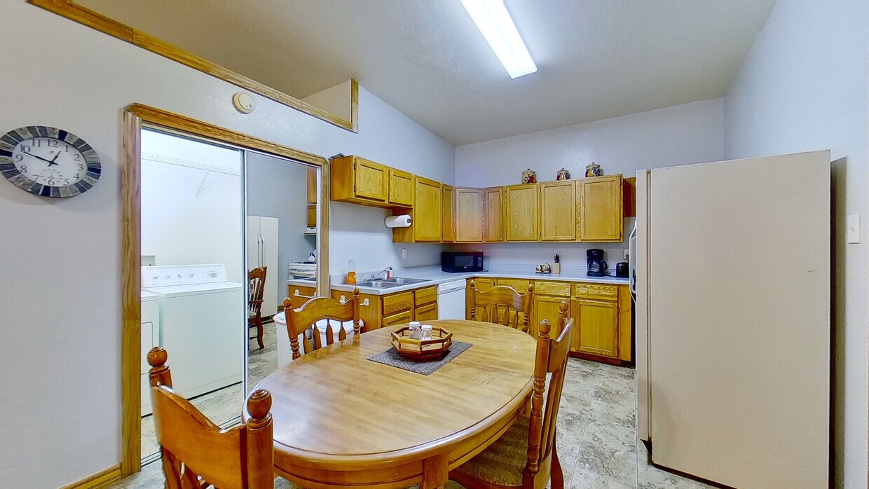 Foto principal - 200 E Broadway St