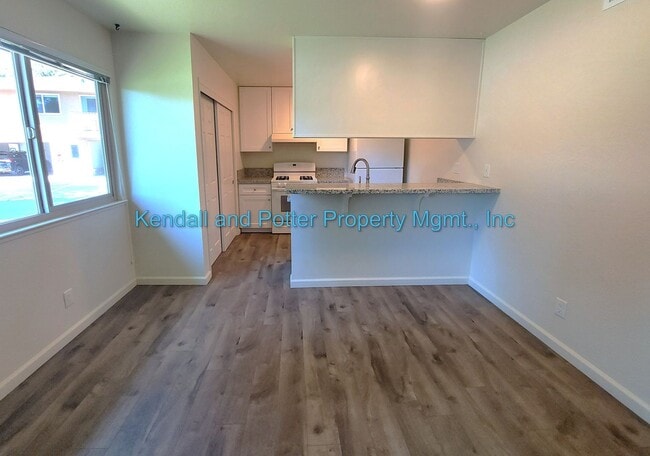 Building Photo - Charming 2BD | 1BA Condo Near Capitola Village & Beach