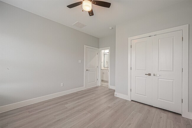 Building Photo - 9204 Buffum St