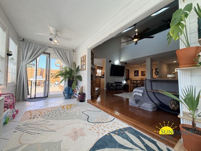 Foto del edificio - Stunning 5 Bedroom Home in Mary Esther with Beach Access, Pool and Solar Panels!