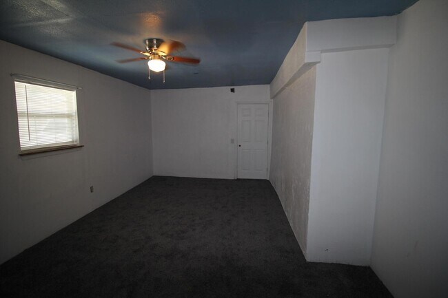 Foto del edificio - 8606 Gateway Blvd