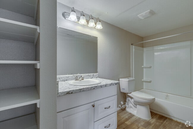 1BR, 1BA 710 - Darlington Oaks & Midtown Flats