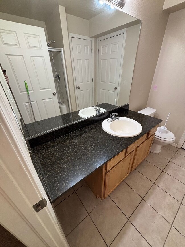 Foto del edificio - 4 Bedroom, 2.5 Bath Townhome in Greeley