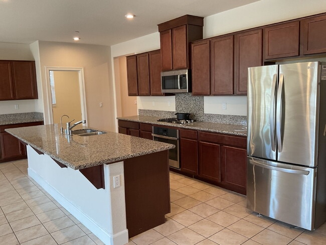 Building Photo - 644 Albany St