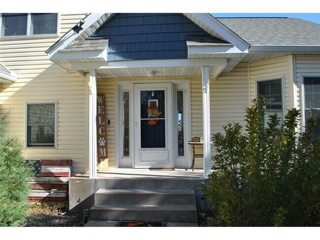 Building Photo - 302 Sunrise Dr