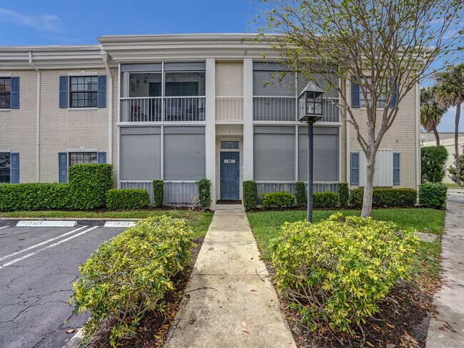 Building Photo - 140 Cypress Club Dr