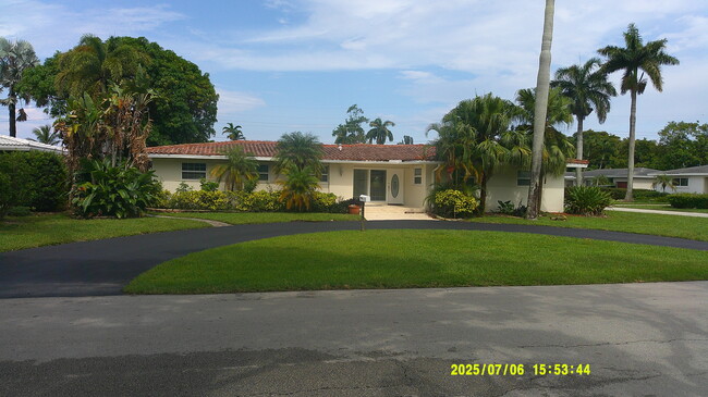 Building Photo - 215 Entrada Dr