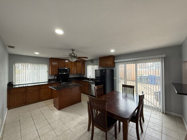 Foto del edificio - Bright Updated Single Story Home