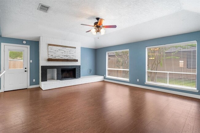 Building Photo - 2790 Wood Hollow Dr