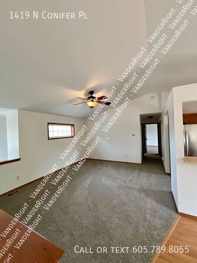 Building Photo - 1419 N Conifer Pl
