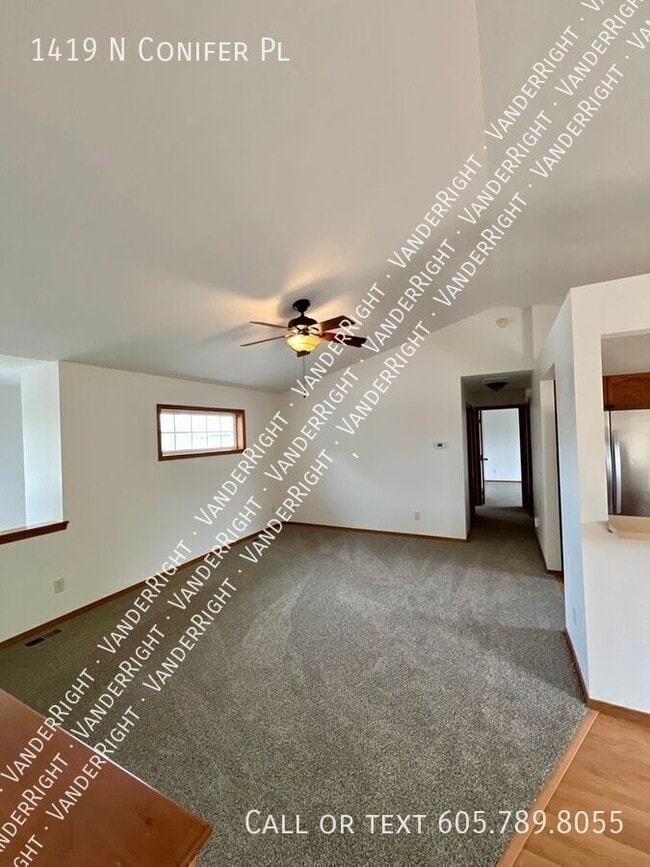Foto del edificio - 1419 N Conifer Pl