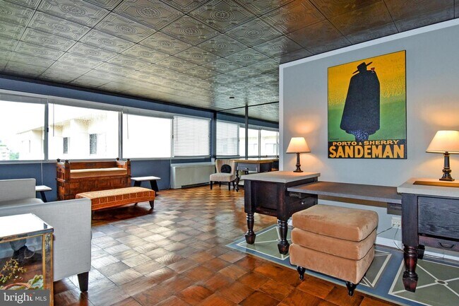 Foto del edificio - 5500 Friendship Blvd