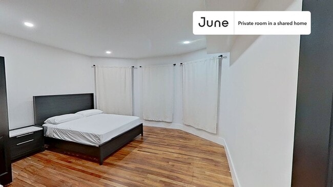 Building Photo - Room in Shared 5 bed/2 bath home
