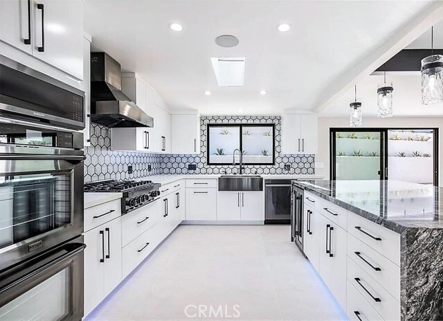 Building Photo - 10452 Le Conte Ave