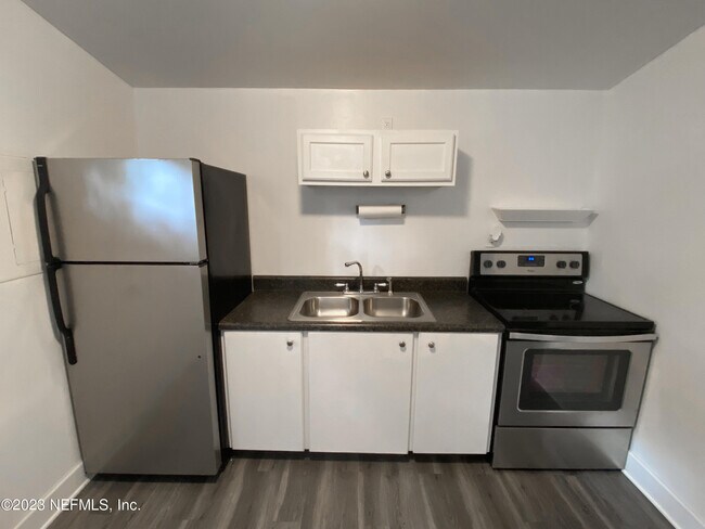 Foto del edificio - 4803 Lexington Ave