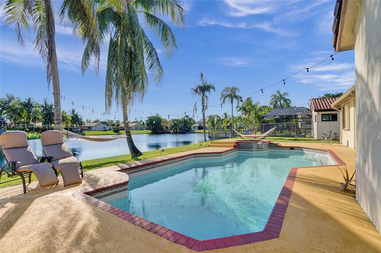 Foto principal - 5421 Hawkes Bluff Ave