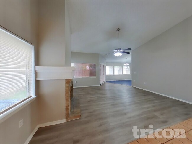 Building Photo - 9302 Points Edge