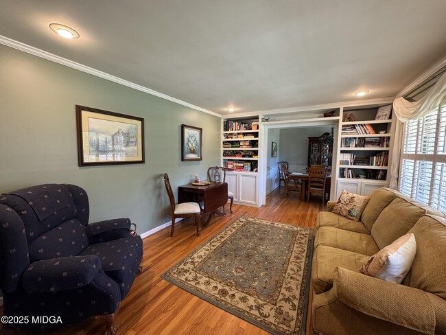 Building Photo - 3053 Stuart Dr