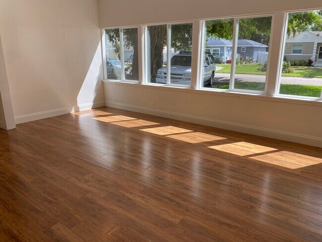 Foto del edificio - 129 36th Ave NE