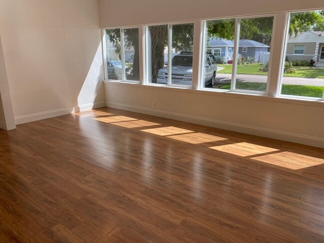 Photo - 129 36th Ave NE House