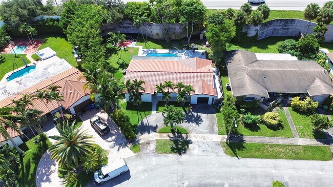 Foto del edificio - Northeast 18th Court, Miami, FL 33179 - 4 BR 2 BA house