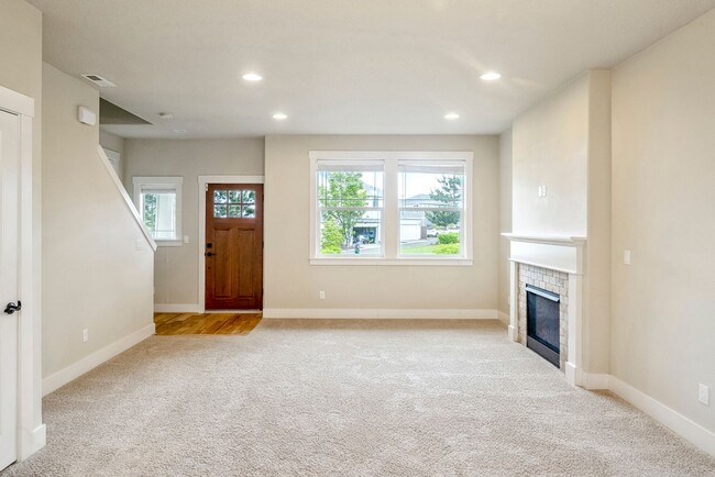 Building Photo - Bright, clean 3-bdrm/2.5-bath home in Beth...