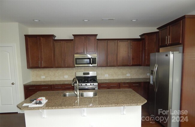 Foto del edificio - 15158 Sapphire Hill Ln