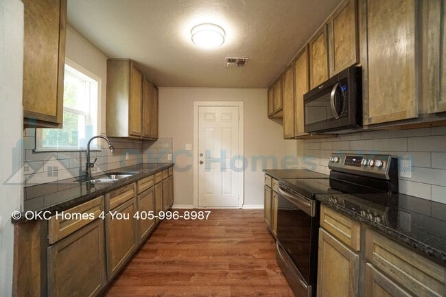 Building Photo - Move in ready. Updated 3 bed in NW OKC!