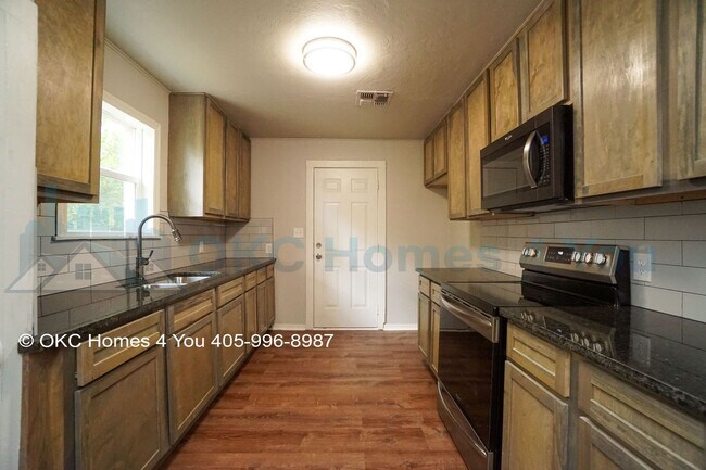 Foto del edificio - Move in ready. Updated 3 bed in NW OKC!